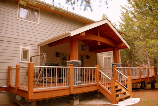 Family-Friendly Deck That’s Splinter-Free and Slip-Resistant